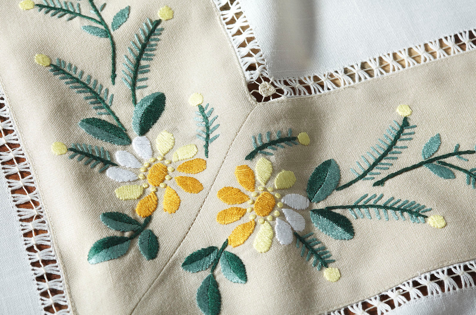 Σετ Τραπεζομάντηλο &amp; 8 Πετσέτες φαγητού Αιγαίον με Κέντημα 180X230 Cassia Yellow