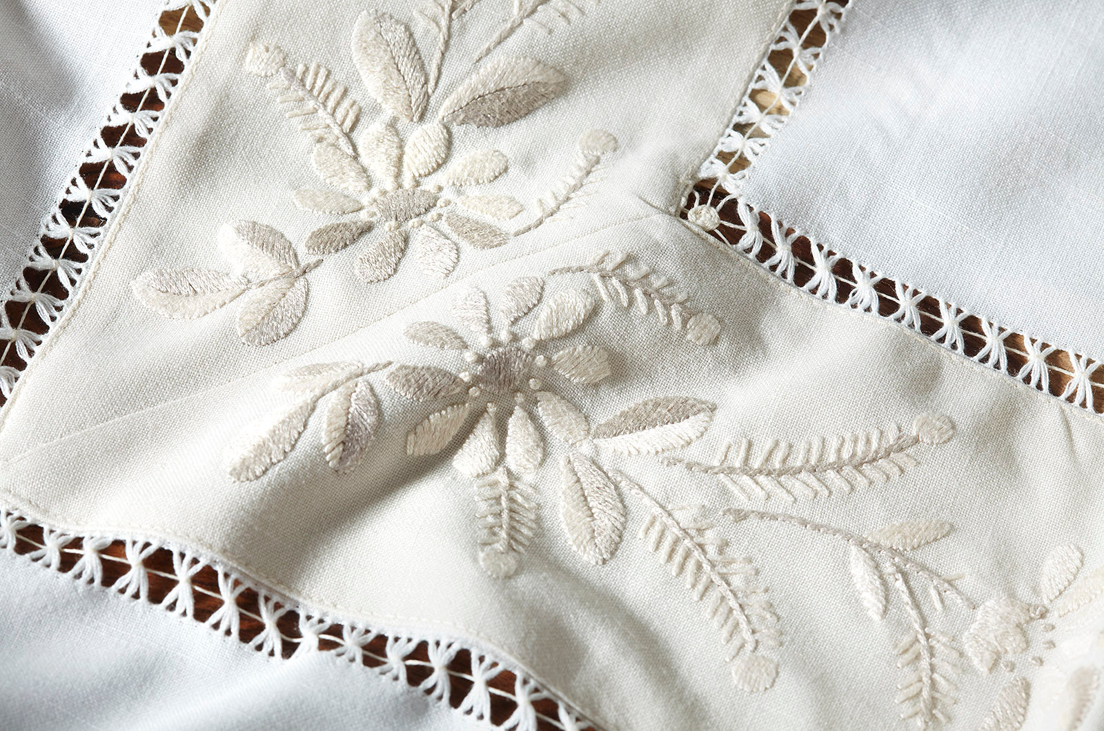 Σετ Τραπεζομάντηλο &amp; 8 Πετσέτες φαγητού Αιγαίον με Κέντημα 180X230 Cassia Beige