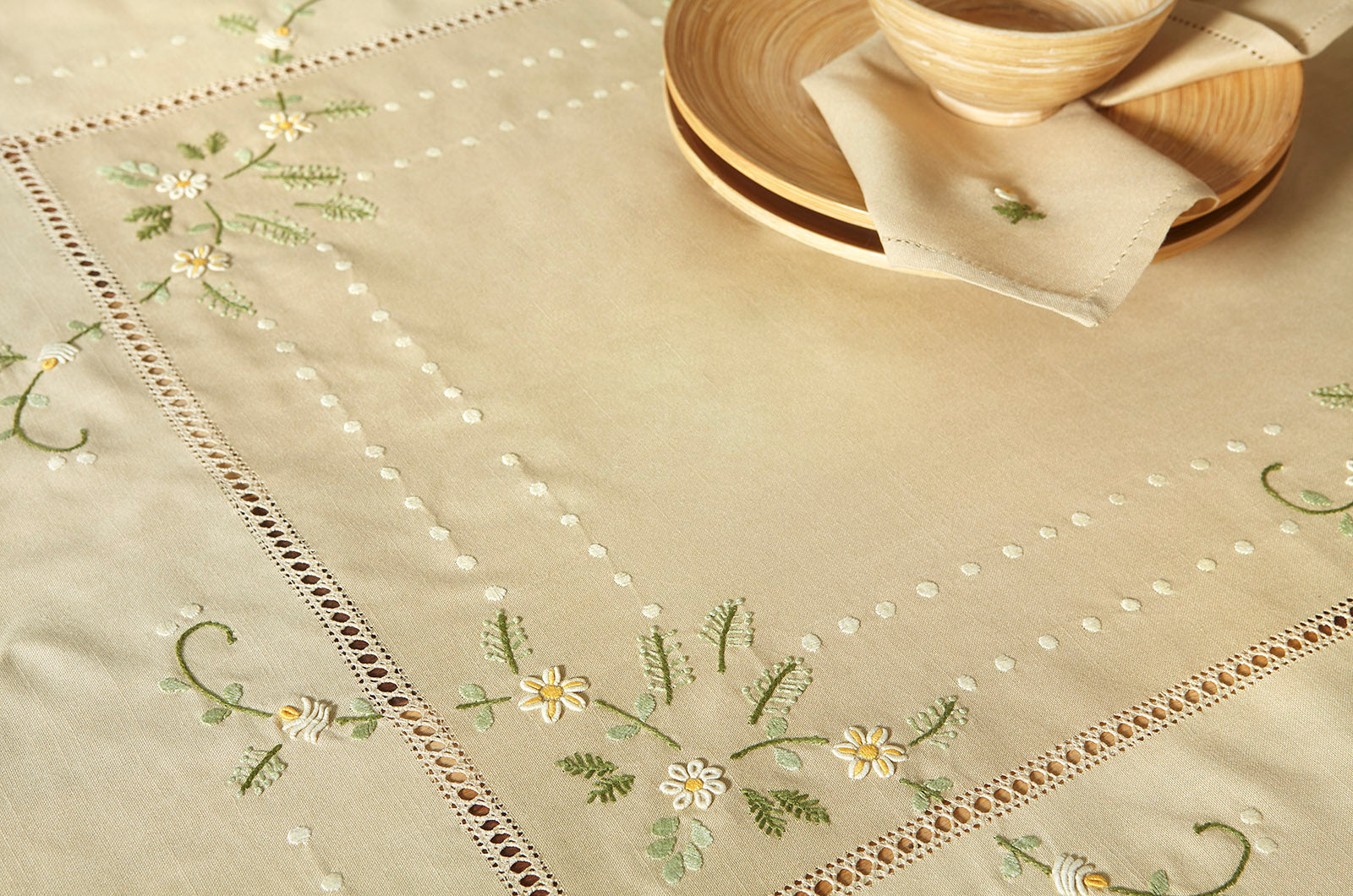 Σετ Τραπεζομάντηλο &amp; 8 Πετσέτες φαγητού Αιγαίον με Κέντημα 180X230 Chamomili
