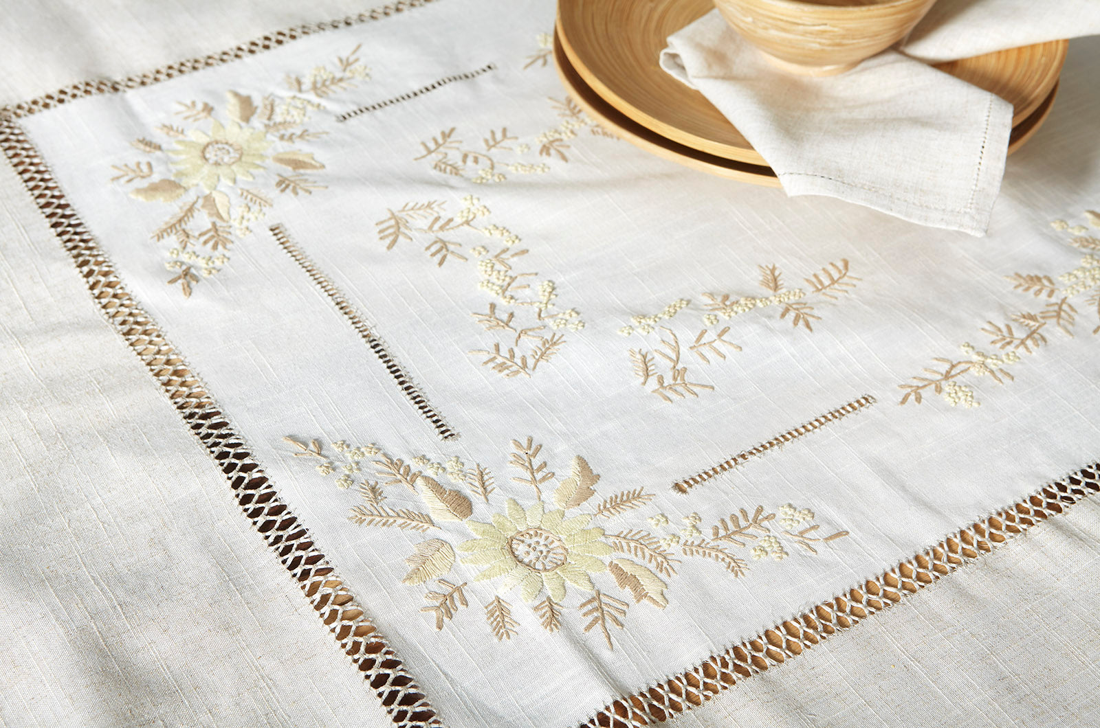 Σετ Τραπεζομάντηλο &amp; 8 Πετσέτες φαγητού Αιγαίον με Κέντημα 180X180 Chrysanthemum