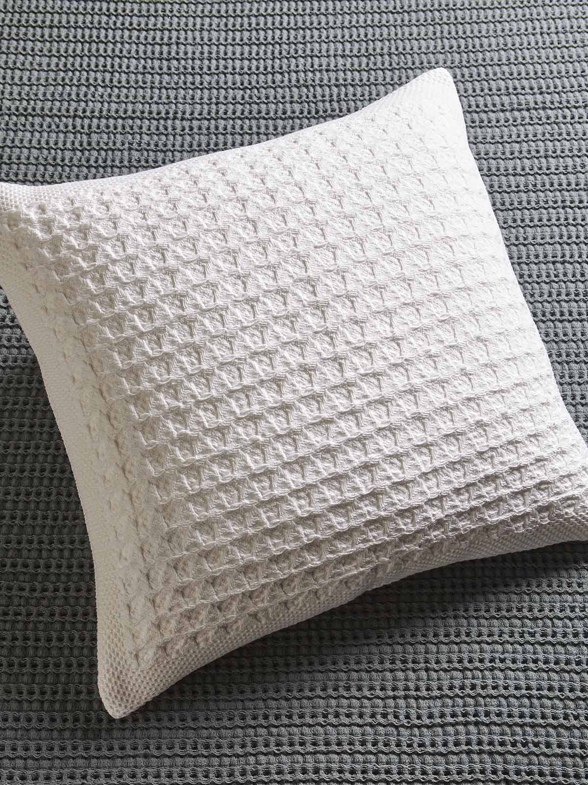 Διακοσμητική Μαξιλαροθήκη Cinnamons Heritage 1946 Waffle 60X60 / White